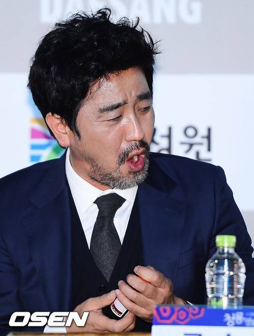 홍초는 공식석상에 음료 협찬을 하지 말아야.jpg