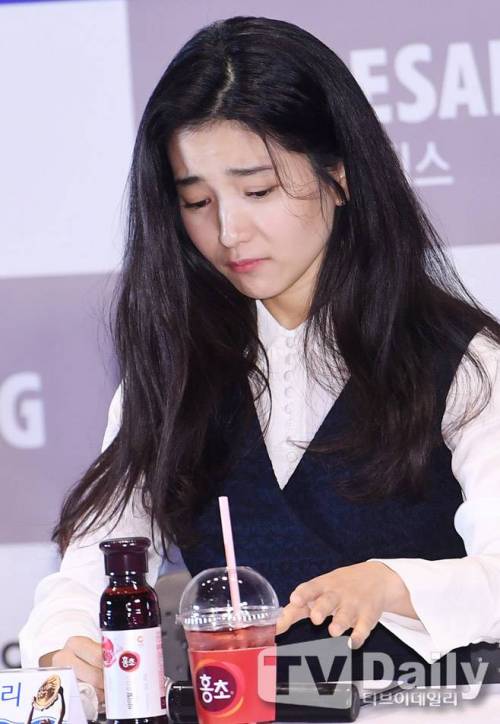 홍초는 공식석상에 음료 협찬을 하지 말아야.jpg