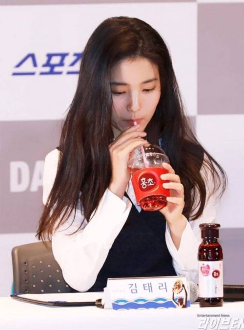 홍초는 공식석상에 음료 협찬을 하지 말아야.jpg