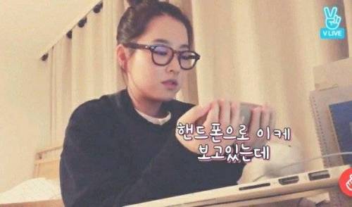 지하철에서 본인 영상보는 시민을 만난 박보영.jpg