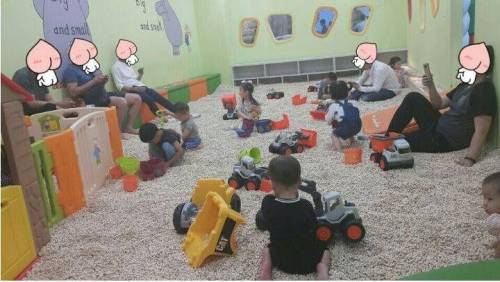 흔한 키즈카페 풍경.jpg