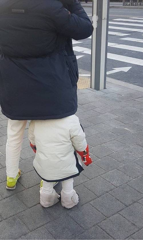 딸래미 유치원 등교길.jpg