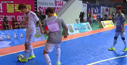 윤두준보다 축구는 내가 낫다.jpgif