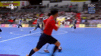 윤두준보다 축구는 내가 낫다.jpgif