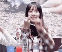 특이점이 온 손가락 하트.gif