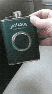 자네 한잔하겠나?.gif