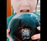 요즘 중국에서 유행한다는 신종먹방.gif