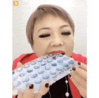 요즘 중국에서 유행한다는 신종먹방.gif