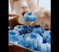 요즘 중국에서 유행한다는 신종먹방.gif