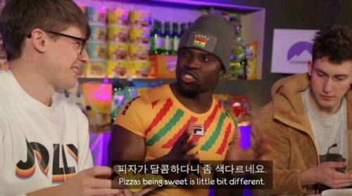 한국에서 고구마피자 처음 먹어본 가나 선수.jpg