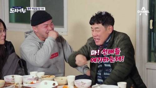 치킨 하나로 캐리하는 이경규.jpg