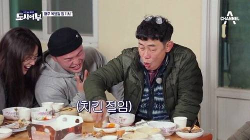치킨 하나로 캐리하는 이경규.jpg