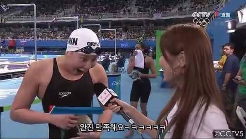 너무나 해맑은 수영선수.jpg