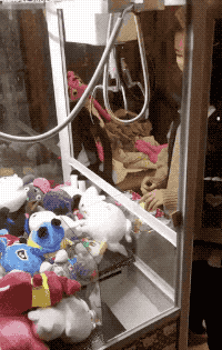 공손한 인형뽑기.gif