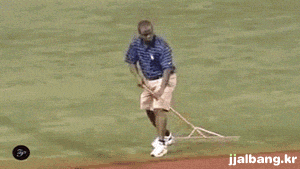 일해야 하는데 음악이 날 부른다.gif