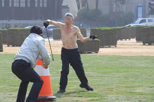 대한민국 경찰에 맞서는 이도류 마스터.jpg
