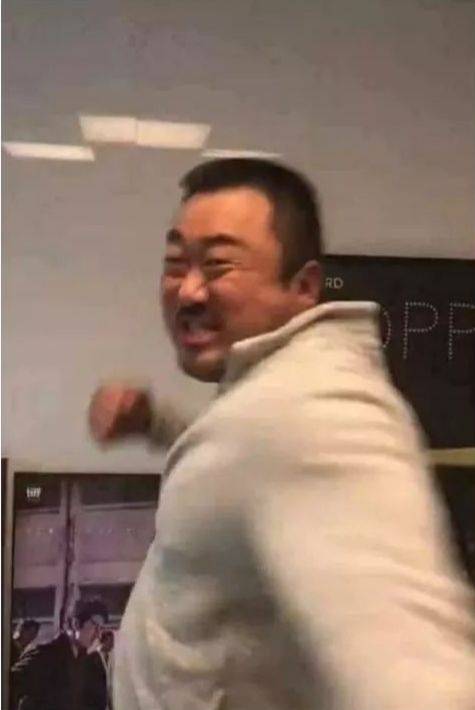 범죄도시 장첸 1인칭 시점.jpg