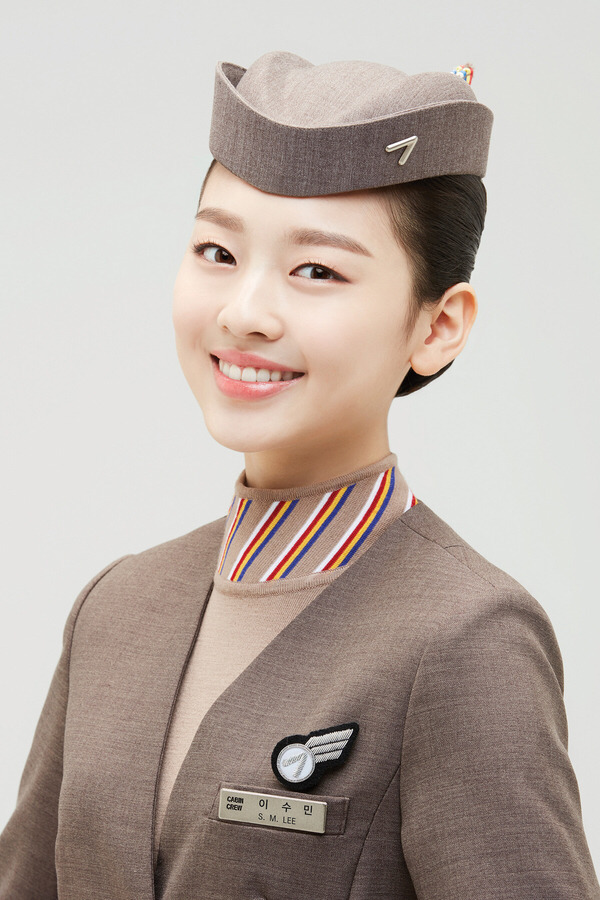 아시아나 항공 파격적인 새 모델.jpg