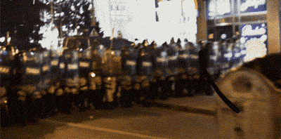따르릉~ 따르릉~ 비켜나세요.gif
