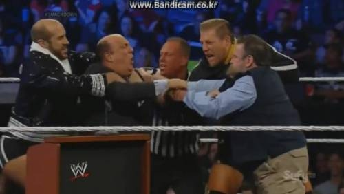WWE 프로레슬링의 무자비한 공격.jpg