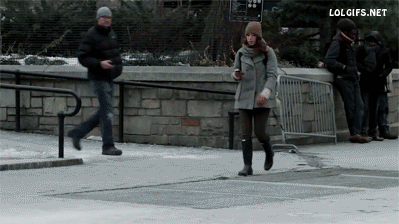 진짜 놀래 자빠질 수 있는 장난.gif