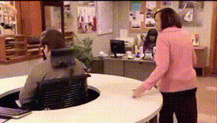 상사의 잔소리 때매 눈마주치기 싫을 때.gif