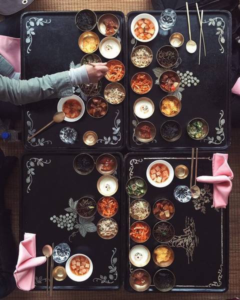 개성을 방문한 외국인들이 받은 밥상.jpg