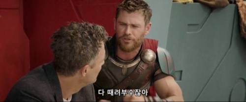 [스포] 지구에 물들어 사회생활좀 하게된 토르.jpg