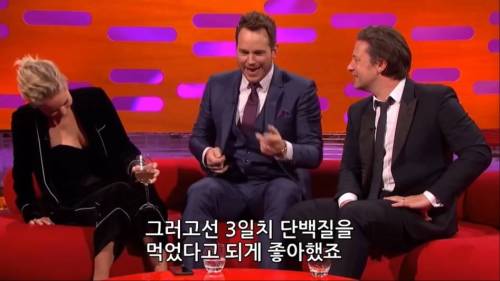 먹다남은 음식 주워먹었던 스타로드.jpg