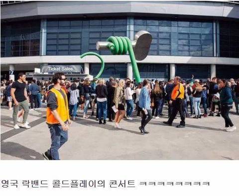 야광조끼를 입고 어디까지 갈 수 있을까.jpg