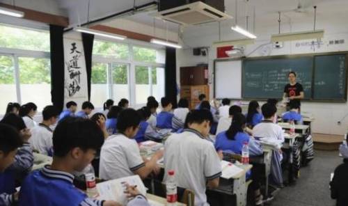 안면인식 기술을 적용한 대륙의 학교.jpg