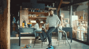 딸 셋 아빠의 노련함.gif