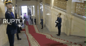 러시아식 경례.gif