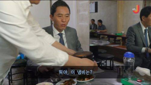 한국 기본 반찬수에 놀란 일본인.jpg