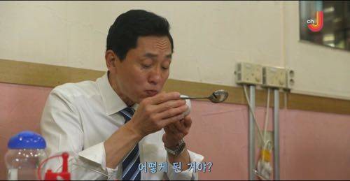 한국 기본 반찬수에 놀란 일본인.jpg