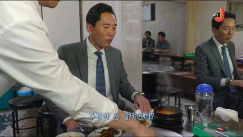 한국 기본 반찬수에 놀란 일본인.jpg