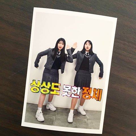 인싸들의 사진 포즈.jpg