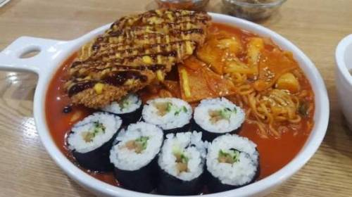 8000원짜리 혼종메뉴.jpg