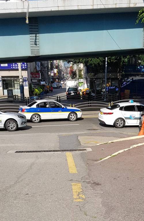 중고차 샀는데 다른 차들이 눈치를 봄.jpg