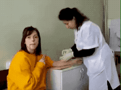 채혈 도중에 갑작스런 실신.gif