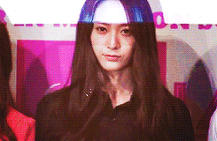 왜 눈을 깜빡이지 않냐는 질문에 대한 크리스탈의 대답.gif
