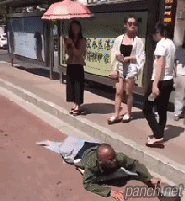 중국의 구걸장애인 판별법.gif