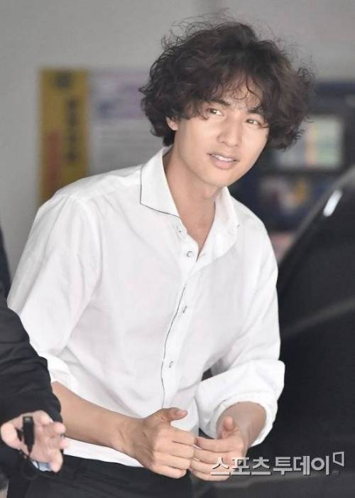 원빈 근황.jpg