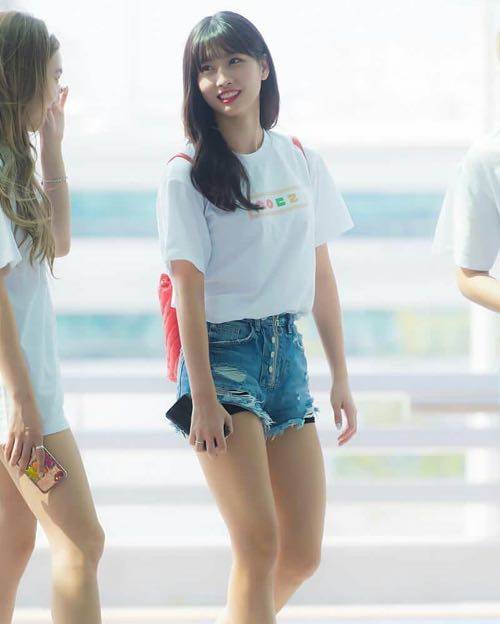 흔한 걸그룹 멤버들의 공항 패션.jpg
