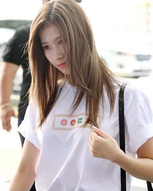 흔한 걸그룹 멤버들의 공항 패션.jpg