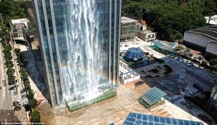 중국 인공폭포 빌딩.jpg