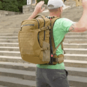 짐벌 기술이 적용된 백팩.gif