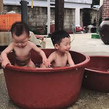 어린시절 집안의 워터파크.jpg