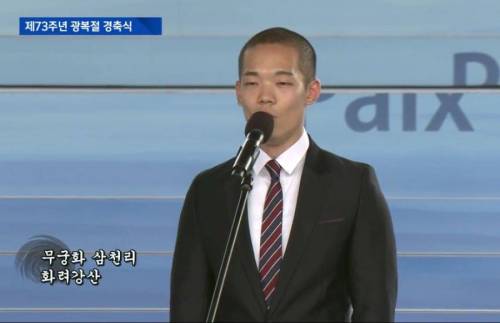 어쩐지 어색한 사진.jpg