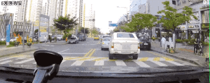 아찔한 타이밍.gif